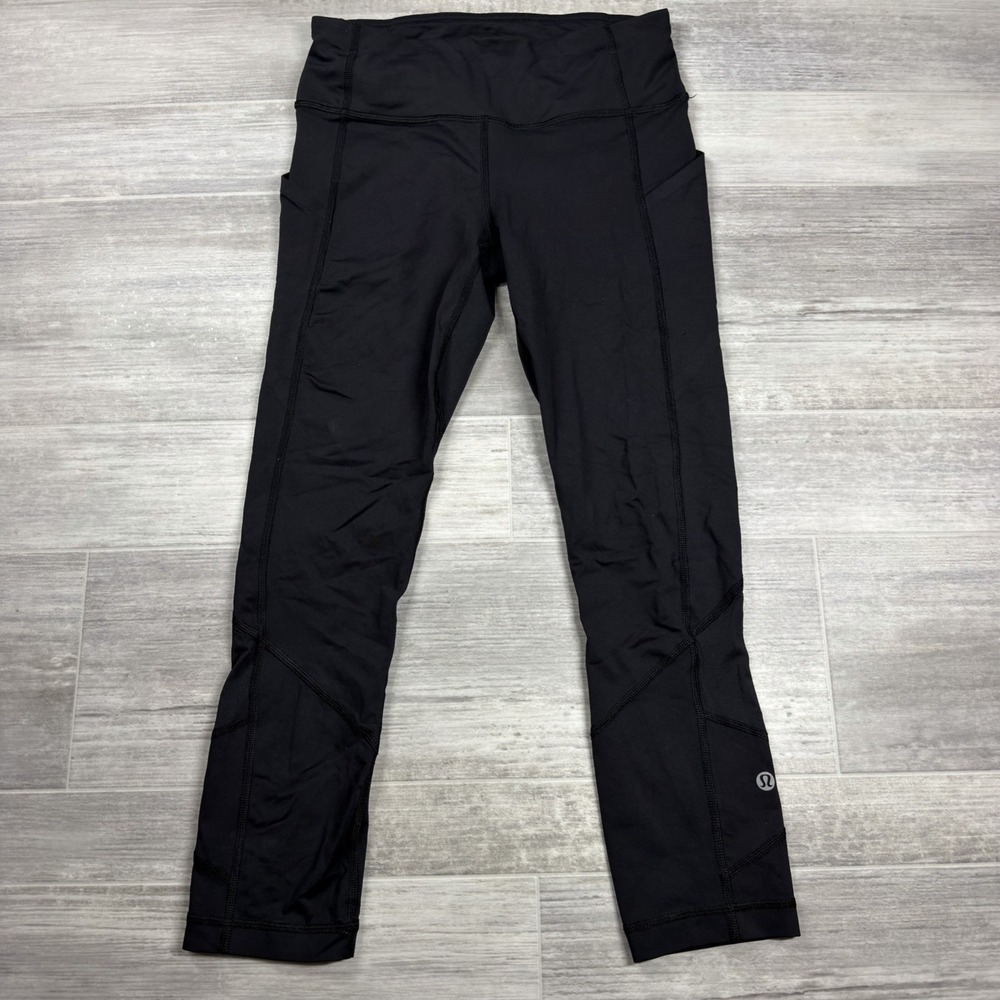 Lululemon Women's Black Capri Leggings Mid Rise Size 4 (Measures 25 X 21) Pocket